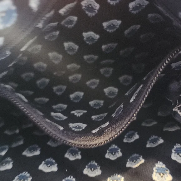 Vera Bradley Navy and White Quilted Shoulder Bag - Picture 4 of 4